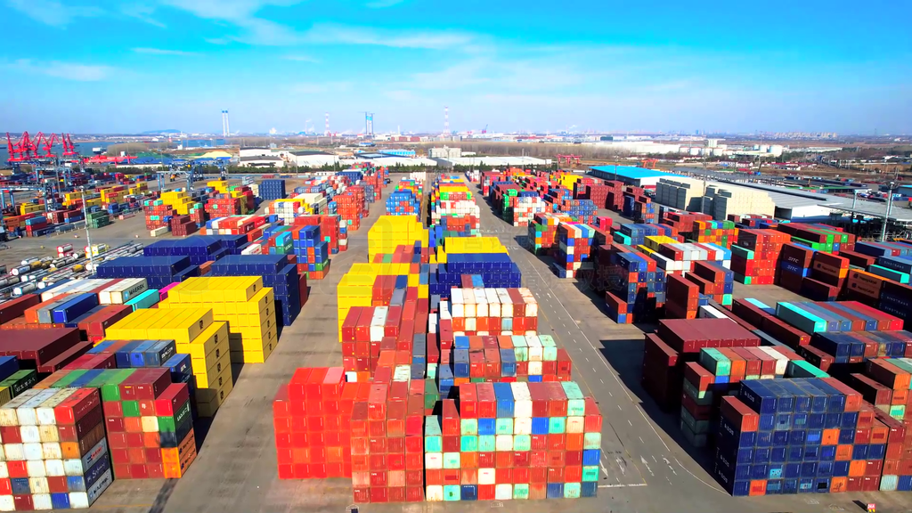 4K航拍貨運港口碼頭集裝箱物流中心