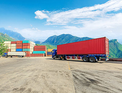 貨運(yùn)卡車(chē)